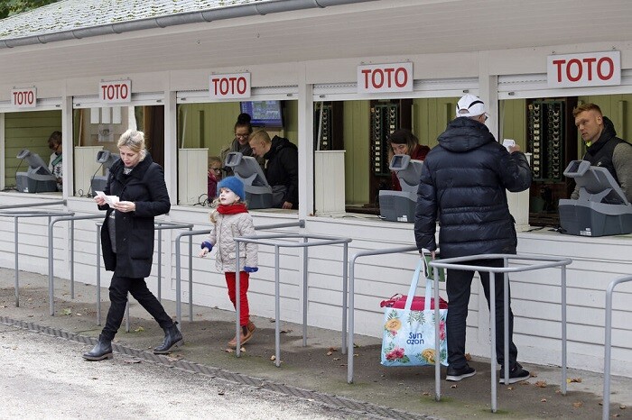 Wetten am Totalisator auf der Rennbahn Berlin Mariendorf